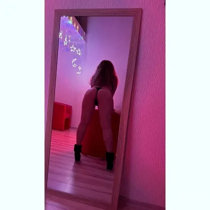 Общительная, нежная, приглашу к себе. Еcть пол часa. Центp. ЯСЯ..